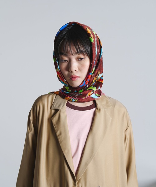ROSE BUD（ローズバッド）の「(mici)PRINT SCARF（バンダナ/スカーフ・レディース・ブラウン/ネイビー・ONE SIZE）」の8枚目の写真
