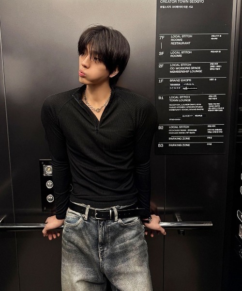 COSYHARU（コシハル）の「ノックウォッシュマキシフレアデニム（デニムパンツ・メンズ・ダークブルー・SMALL/LARGE/MEDIUM）」の3枚目の写真