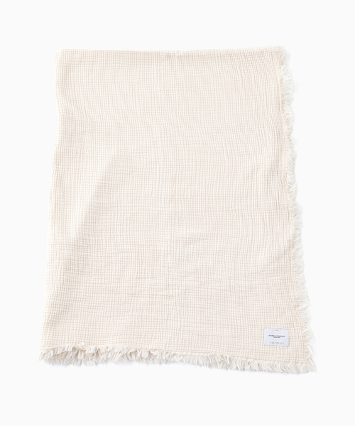 journal standard Furniture （ジャーナルスタンダードファニチャー）の「BACKTO MUSLIN THROW　スローケット（ブランケット・レディース・チャコールグレー/アイボリー/グリーン・FREE）」の5枚目の写真