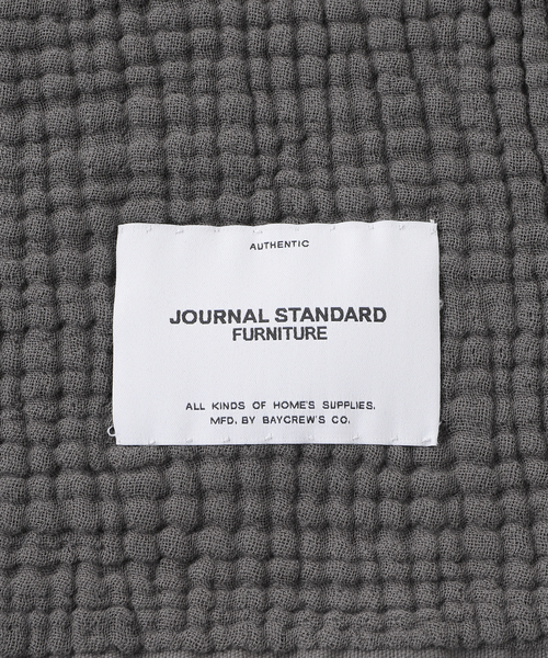 journal standard Furniture （ジャーナルスタンダードファニチャー）の「BACKTO MUSLIN THROW　スローケット（ブランケット・レディース・チャコールグレー/アイボリー/グリーン・FREE）」の9枚目の写真
