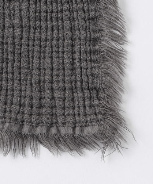 journal standard Furniture （ジャーナルスタンダードファニチャー）の「BACKTO MUSLIN THROW　スローケット（ブランケット・レディース・チャコールグレー/アイボリー/グリーン・FREE）」の10枚目の写真