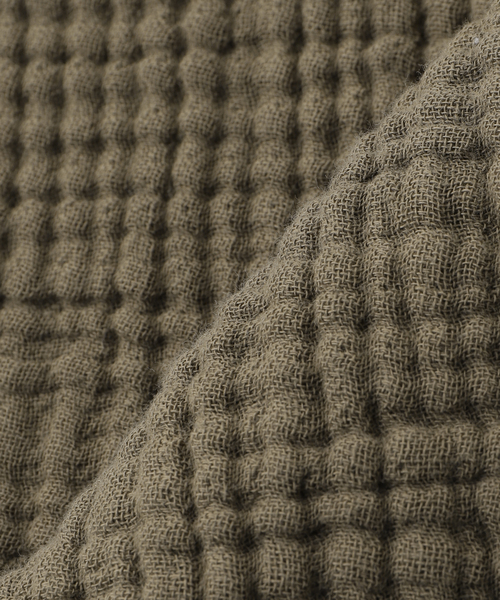 journal standard Furniture （ジャーナルスタンダードファニチャー）の「BACKTO MUSLIN THROW　スローケット（ブランケット・レディース・チャコールグレー/アイボリー/グリーン・FREE）」の13枚目の写真