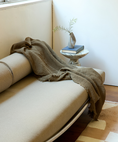 journal standard Furniture （ジャーナルスタンダードファニチャー）の「BACKTO MUSLIN THROW　スローケット（ブランケット・レディース・チャコールグレー/アイボリー/グリーン・FREE）」の15枚目の写真