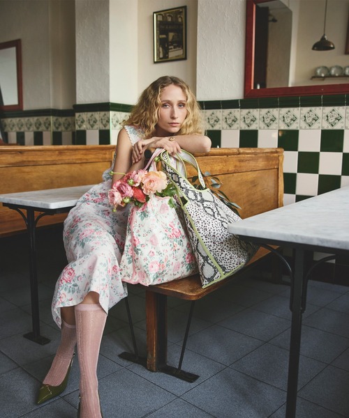 Cath Kidston(キャスキッドソン)の「メリルボーン ショッパー Hackney Rose(エコバッグ/サブバッグ・レディース・ピンク・FREE)」の9枚目の写真
