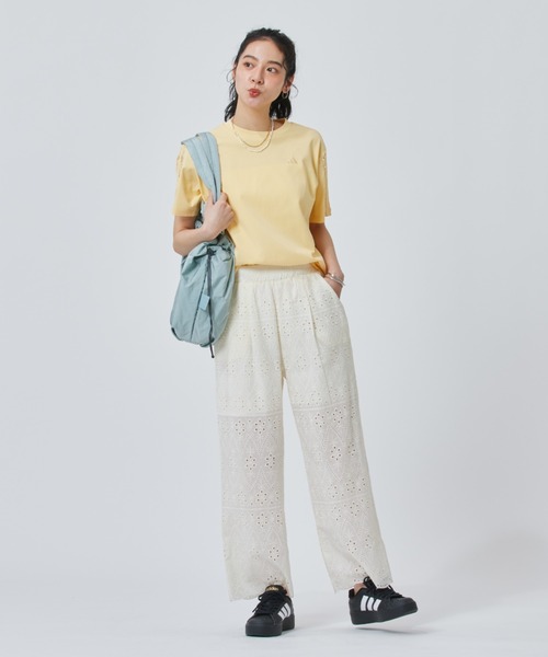 adidas（アディダス）の「【別注】アディダス adidas W LACE 3ST SS TEE AP 限定コラボ（Tシャツ/カットソー・レディース・オフホワイト/オレンジ/ダークグレー・S/M/L/XL）」の7枚目の写真
