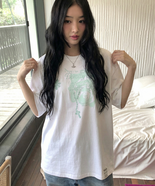 GRAVER（グレーバー）の「[ユニセックス]DOROTHY 半袖Tシャツ_ホワイト（Tシャツ/カットソー・レディース・ホワイト・SMALL/MEDIUM/LARGE）」の5枚目の写真