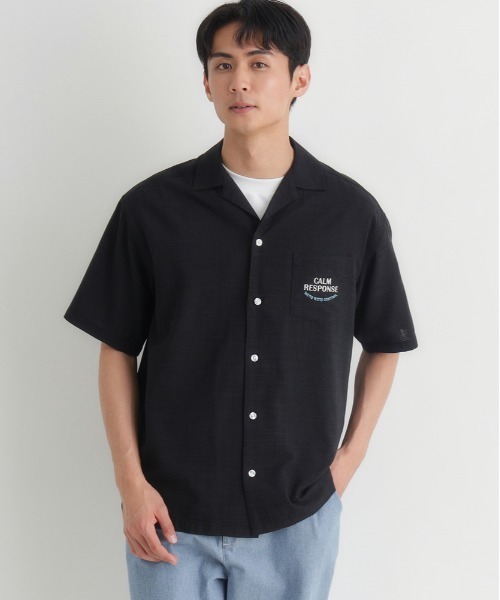 Right-on(ライトオン)の「POWER TO THE PEOPLE(パワートゥーザピープル)バック刺繍半袖シャツ(シャツ/ブラウス・メンズ・ブラック/オフホワイト/キナリ・M/L/XL/S)」の4枚目の写真