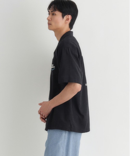 Right-on(ライトオン)の「POWER TO THE PEOPLE(パワートゥーザピープル)バック刺繍半袖シャツ(シャツ/ブラウス・メンズ・ブラック/オフホワイト/キナリ・M/L/XL/S)」の5枚目の写真