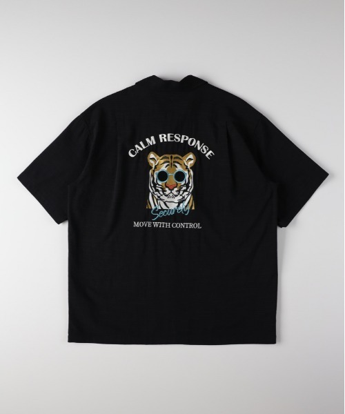 Right-on(ライトオン)の「POWER TO THE PEOPLE(パワートゥーザピープル)バック刺繍半袖シャツ(シャツ/ブラウス・メンズ・ブラック/オフホワイト/キナリ・M/L/XL/S)」の14枚目の写真