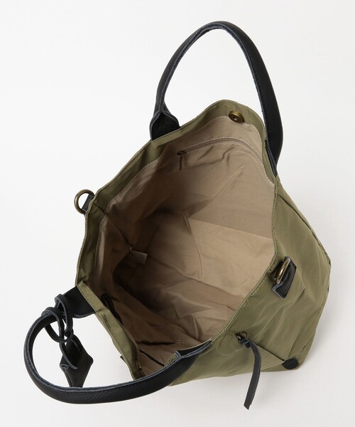 Ray BEAMS(レイビームス)の「toleur / ポリエステル 2way トートバッグ 2(トートバッグ・レディース・ベージュ/ブラック/オリーブ・ONE SIZE)」の8枚目の写真