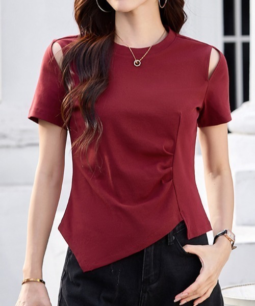 deux amour(ドゥーザムール)の「ショルダーカットアウトヘムラインアシメT(Tシャツ/カットソー・レディース・グリーン/レッド/ブラック・FREE)」の1枚目の写真