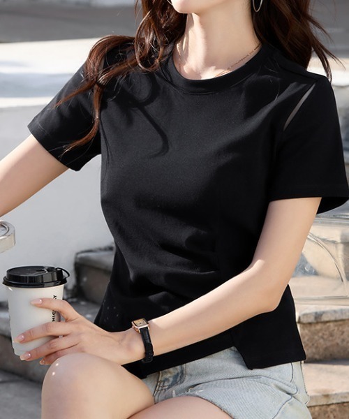 deux amour(ドゥーザムール)の「ショルダーカットアウトヘムラインアシメT(Tシャツ/カットソー・レディース・グリーン/レッド/ブラック・FREE)」の4枚目の写真
