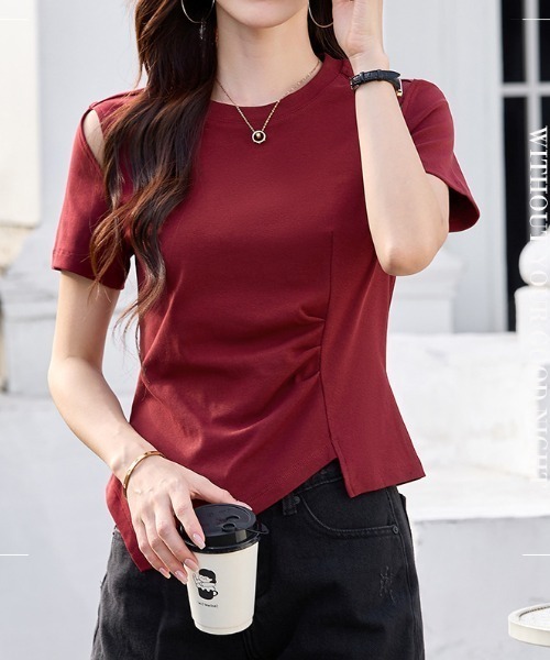 deux amour(ドゥーザムール)の「ショルダーカットアウトヘムラインアシメT(Tシャツ/カットソー・レディース・グリーン/レッド/ブラック・FREE)」の12枚目の写真