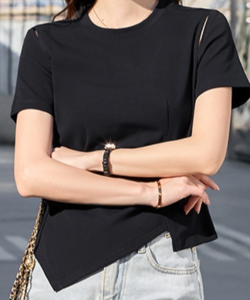 deux amour(ドゥーザムール)の「ショルダーカットアウトヘムラインアシメT(Tシャツ/カットソー・レディース・グリーン/レッド/ブラック・FREE)」の6枚目の写真