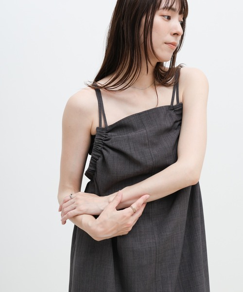 select MOCA(セレクトモカ)の「サイドギャザーキャミワンピース【接触冷感/セットアップ対応】(ワンピース・レディース・チャコールグレー/ベージュ・LARGE/MEDIUM)」の9枚目の写真