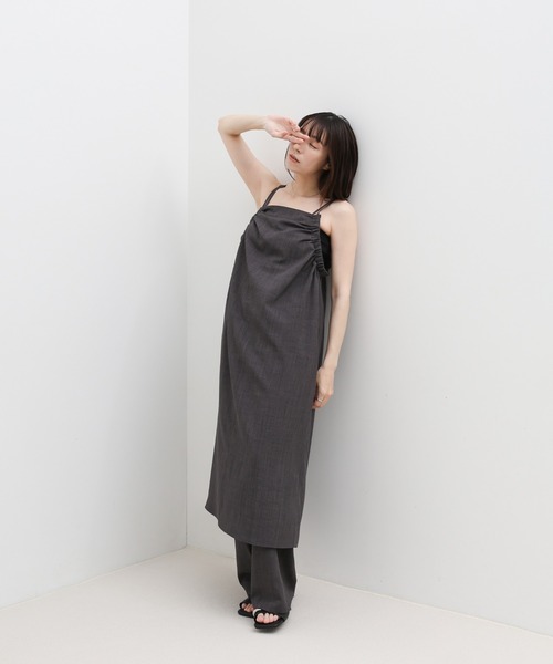 select MOCA(セレクトモカ)の「サイドギャザーキャミワンピース【接触冷感/セットアップ対応】(ワンピース・レディース・チャコールグレー/ベージュ・LARGE/MEDIUM)」の5枚目の写真