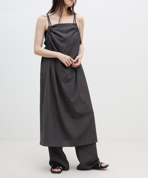 select MOCA(セレクトモカ)の「サイドギャザーキャミワンピース【接触冷感/セットアップ対応】(ワンピース・レディース・チャコールグレー/ベージュ・LARGE/MEDIUM)」の4枚目の写真