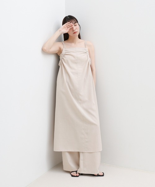 select MOCA(セレクトモカ)の「サイドギャザーキャミワンピース【接触冷感/セットアップ対応】(ワンピース・レディース・チャコールグレー/ベージュ・LARGE/MEDIUM)」の3枚目の写真