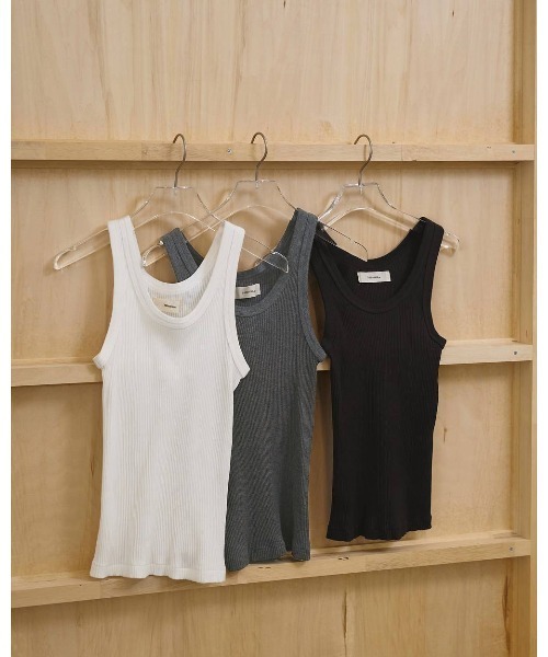 TODAYFUL（トゥデイフル）の「Useful Seamless Rib Tanktop 12610621（タンクトップ・レディース・ブラウン/ホワイト/チャコールグレー・FREE）」の4枚目の写真