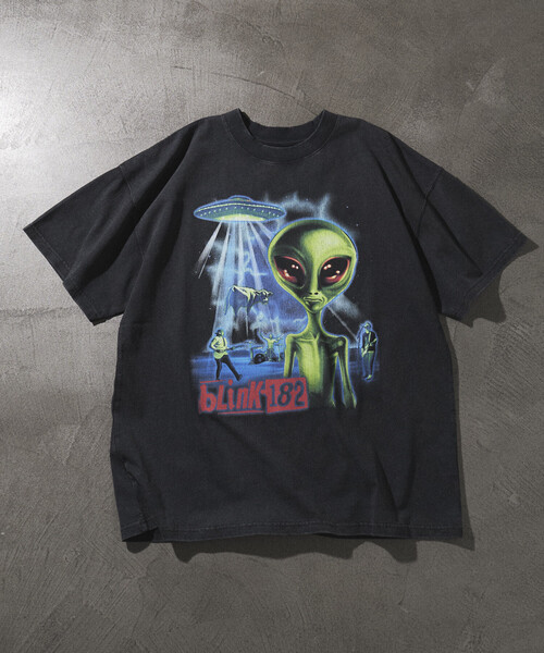 FREAK'S STORE(フリークスストア)の「【EXCLUSIVE】BLINK182 alien print Tee / ブリンク182 エイリアングラフィックプリント クルーネック Tシャツ(Tシャツ/カットソー・メンズ・ブラック・MEDIUM/LARGE/X-LARGE)」の2枚目の写真