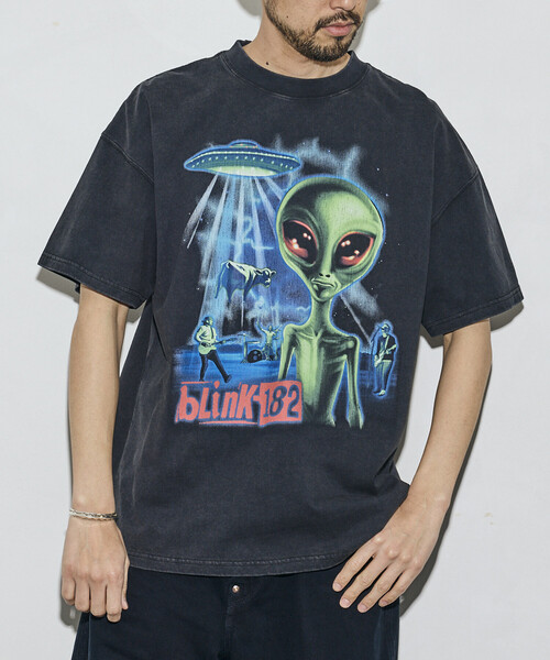 FREAK'S STORE(フリークスストア)の「【EXCLUSIVE】BLINK182 alien print Tee / ブリンク182 エイリアングラフィックプリント クルーネック Tシャツ(Tシャツ/カットソー・メンズ・ブラック・MEDIUM/LARGE/X-LARGE)」の13枚目の写真