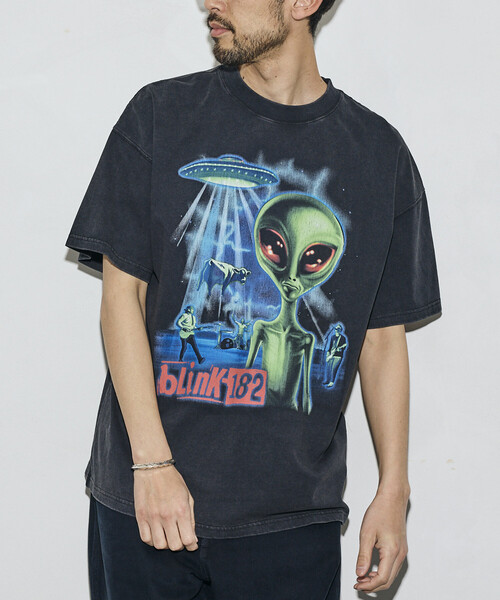 FREAK'S STORE(フリークスストア)の「【EXCLUSIVE】BLINK182 alien print Tee / ブリンク182 エイリアングラフィックプリント クルーネック Tシャツ(Tシャツ/カットソー・メンズ・ブラック・MEDIUM/LARGE/X-LARGE)」の16枚目の写真