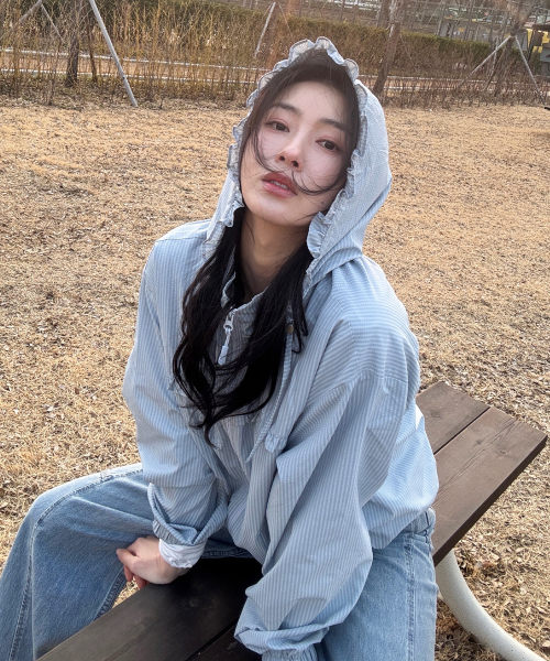 MASMARULEZ APPAREL（マスマルールズ アパレル）の「Check Frill Windbreaker Jacket_Sky Blue（ナイロンジャケット・レディース・スカイブルー・ONE SIZE）」の2枚目の写真