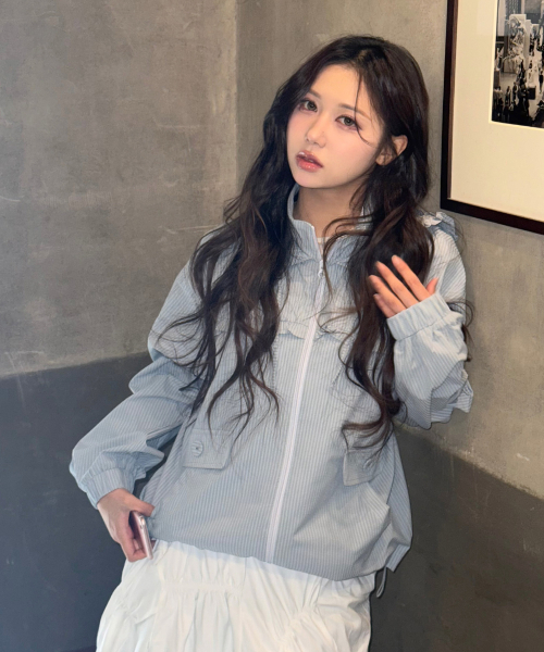 MASMARULEZ APPAREL（マスマルールズ アパレル）の「Check Frill Windbreaker Jacket_Sky Blue（ナイロンジャケット・レディース・スカイブルー・ONE SIZE）」の4枚目の写真