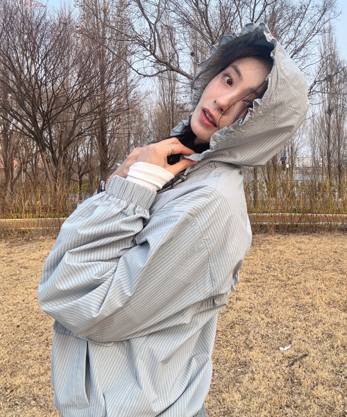 MASMARULEZ APPAREL（マスマルールズ アパレル）の「Check Frill Windbreaker Jacket_Sky Blue（ナイロンジャケット・レディース・スカイブルー・ONE SIZE）」の6枚目の写真