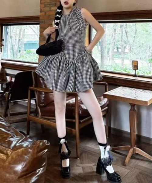 AMAJI(アマジ)の「チェック柄 キャミソールワンピース(ワンピース・レディース・ブラック・SMALL/MEDIUM/LARGE/X-LARGE)」の4枚目の写真