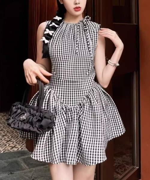 AMAJI(アマジ)の「チェック柄 キャミソールワンピース(ワンピース・レディース・ブラック・SMALL/MEDIUM/LARGE/X-LARGE)」の3枚目の写真