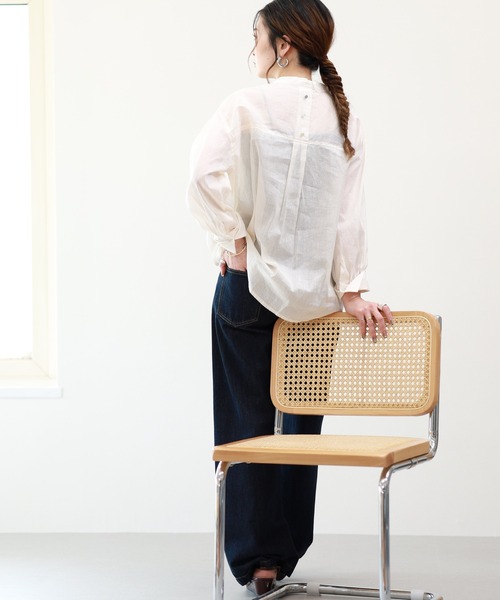 EGLANTINE(エグランティーヌ)の「EGLANTINE リネン混スタンドカラーブラウス 長袖(Tシャツ/カットソー・レディース・ブルー/アイボリー/ライトグリーン・38)」の16枚目の写真