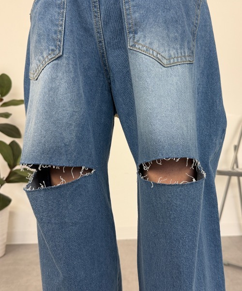 mellomela.(メロメラ)の「バックスリットデニムパンツ(デニムパンツ・レディース・ライトブルー/ブルー・M)」の14枚目の写真