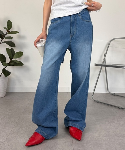 mellomela.(メロメラ)の「バックスリットデニムパンツ(デニムパンツ・レディース・ライトブルー/ブルー・M)」の12枚目の写真