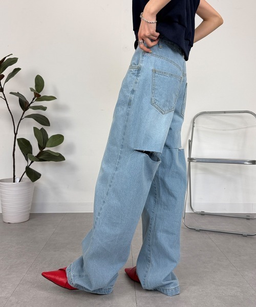 mellomela.(メロメラ)の「バックスリットデニムパンツ(デニムパンツ・レディース・ライトブルー/ブルー・M)」の9枚目の写真