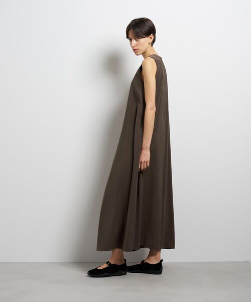 LANVIN en Bleu(ランバンオンブルー)の「フィブリルレーヨンフレアワンピース(ワンピース・レディース・ブラウン/ベージュ/チャコールグレー・38/36)」の12枚目の写真