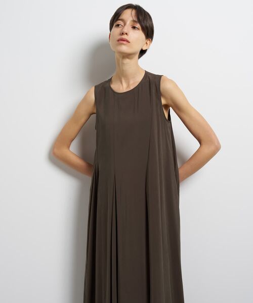 LANVIN en Bleu(ランバンオンブルー)の「フィブリルレーヨンフレアワンピース(ワンピース・レディース・ブラウン/ベージュ/チャコールグレー・38/36)」の14枚目の写真
