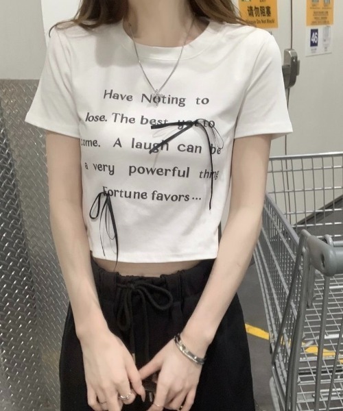 ViViDAY(ビビデー)の「フロントリボン&英字ロゴ ショットtシャツ(Tシャツ/カットソー・レディース・ホワイト/ブラック・M)」の3枚目の写真