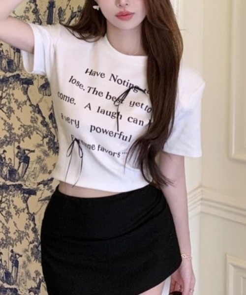 ViViDAY(ビビデー)の「フロントリボン&英字ロゴ ショットtシャツ(Tシャツ/カットソー・レディース・ホワイト/ブラック・M)」の5枚目の写真