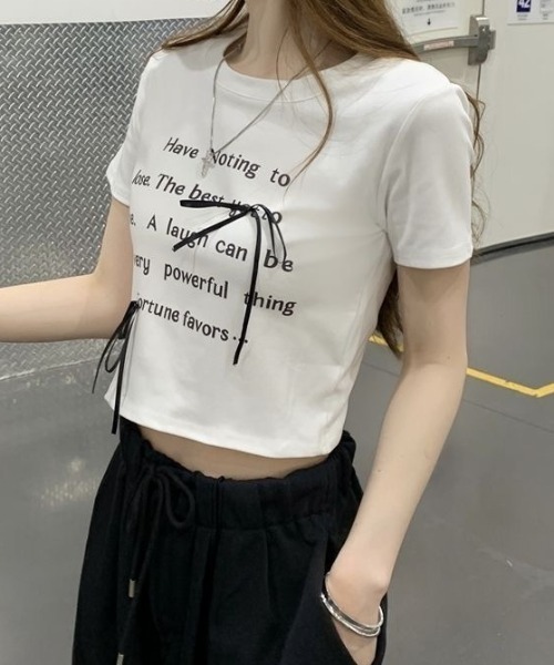 ViViDAY(ビビデー)の「フロントリボン&英字ロゴ ショットtシャツ(Tシャツ/カットソー・レディース・ホワイト/ブラック・M)」の6枚目の写真