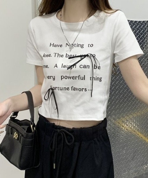 ViViDAY(ビビデー)の「フロントリボン&英字ロゴ ショットtシャツ(Tシャツ/カットソー・レディース・ホワイト/ブラック・M)」の8枚目の写真