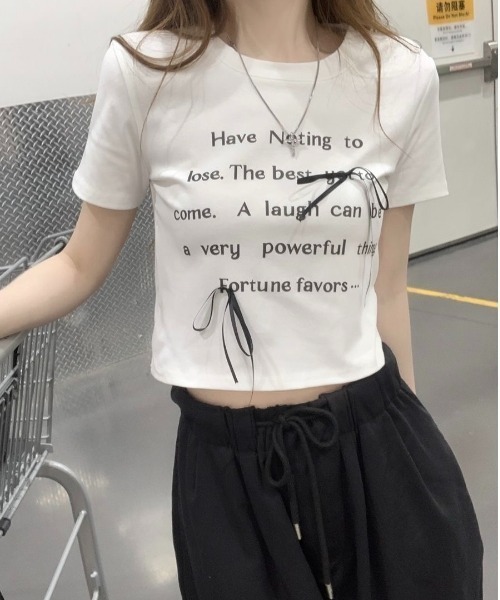 ViViDAY(ビビデー)の「フロントリボン&英字ロゴ ショットtシャツ(Tシャツ/カットソー・レディース・ホワイト/ブラック・M)」の9枚目の写真