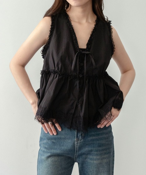 on:nue（オンニュ）の「【on:nue】[着用動画あり！] Vネックペプラム レースブラウス（シャツ/ブラウス・レディース・ブラック/ホワイト・FREE）」の2枚目の写真