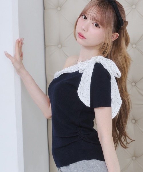Rmine(アールマイン)の「ドット シフォン リボン ニット オフショル トップス(半袖)(ニット/セーター・レディース・グレー/ネイビー/ホワイト・FREE)」の1枚目の写真