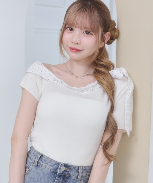 Rmine(アールマイン)の「ドット シフォン リボン ニット オフショル トップス(半袖)(ニット/セーター・レディース・グレー/ネイビー/ホワイト・FREE)」の2枚目の写真