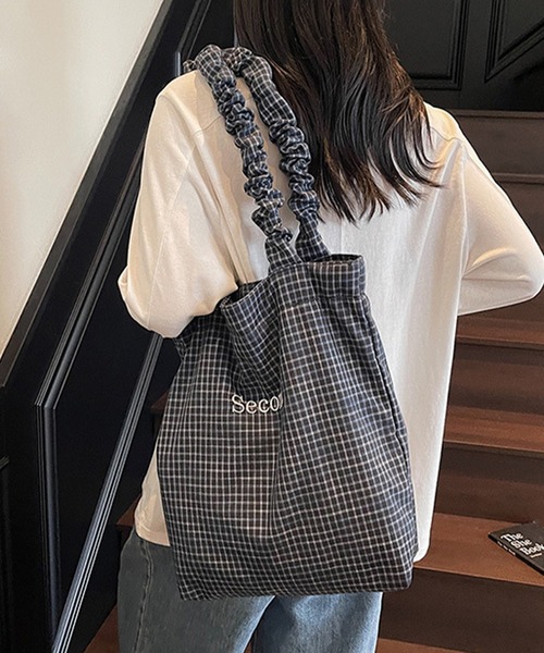 IRADOWL(アイラドール)の「ギンガムチェックギャザーハンドルトートバッグ(トートバッグ・レディース・イエロー/ブルー/ネイビー/ベージュ/ブラウン/ダークグレー・FREE)」の20枚目の写真