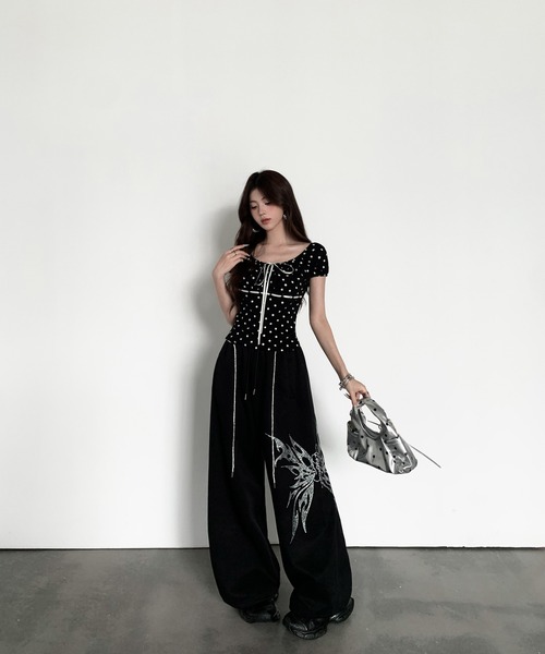 VEILA(ヴェイラ)の「ビジューバタフライ柄ワイドパンツ(その他パンツ・レディース・ピンク/ブラック・S/M/L)」の9枚目の写真