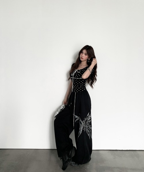 VEILA(ヴェイラ)の「ビジューバタフライ柄ワイドパンツ(その他パンツ・レディース・ピンク/ブラック・S/M/L)」の11枚目の写真