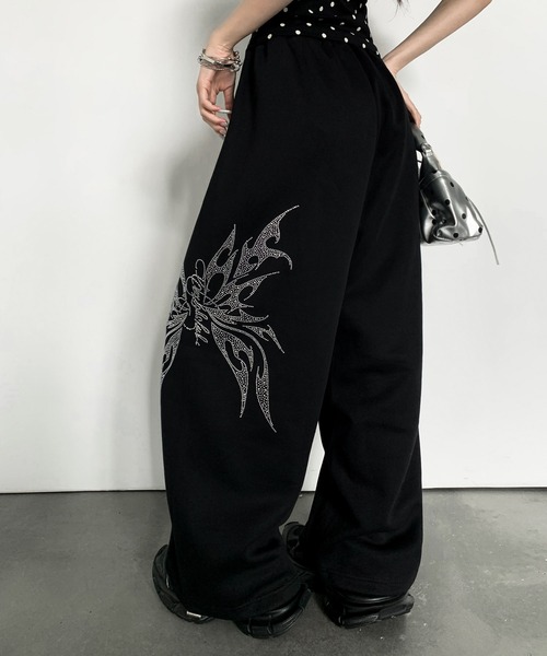 VEILA(ヴェイラ)の「ビジューバタフライ柄ワイドパンツ(その他パンツ・レディース・ピンク/ブラック・S/M/L)」の3枚目の写真