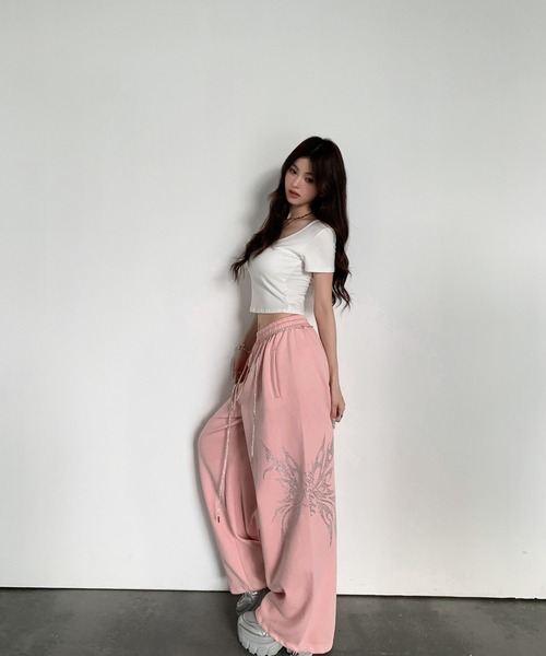 VEILA(ヴェイラ)の「ビジューバタフライ柄ワイドパンツ(その他パンツ・レディース・ピンク/ブラック・S/M/L)」の20枚目の写真